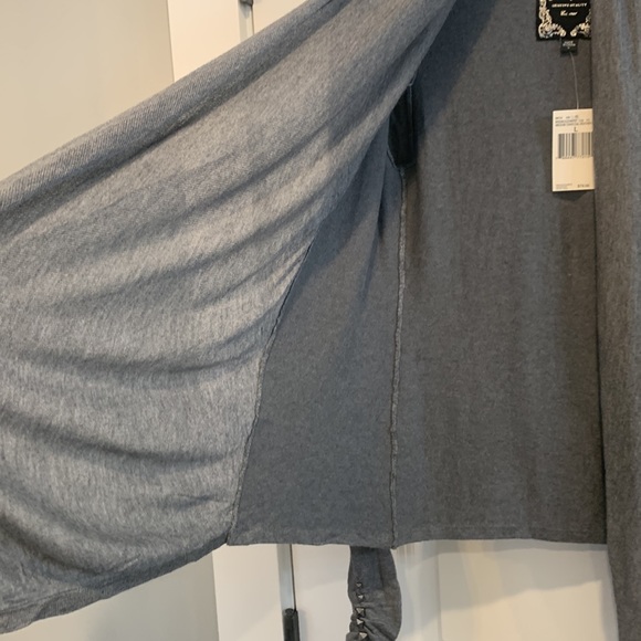 Guess sweater/wrap - NWT - Picture 11 of 13